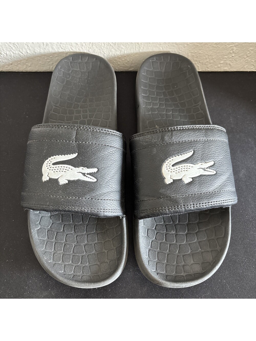 Lacoste Men's Croco Slides Black Sandal Slip On White Logo Croc Texture Size 11